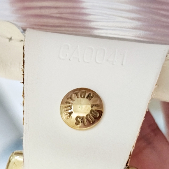 🤍EUC Auth Louis Vuitton Epi Vinyl & White Leather Plage Lagoon Bay Tote🤍 - Picture 12 of 15